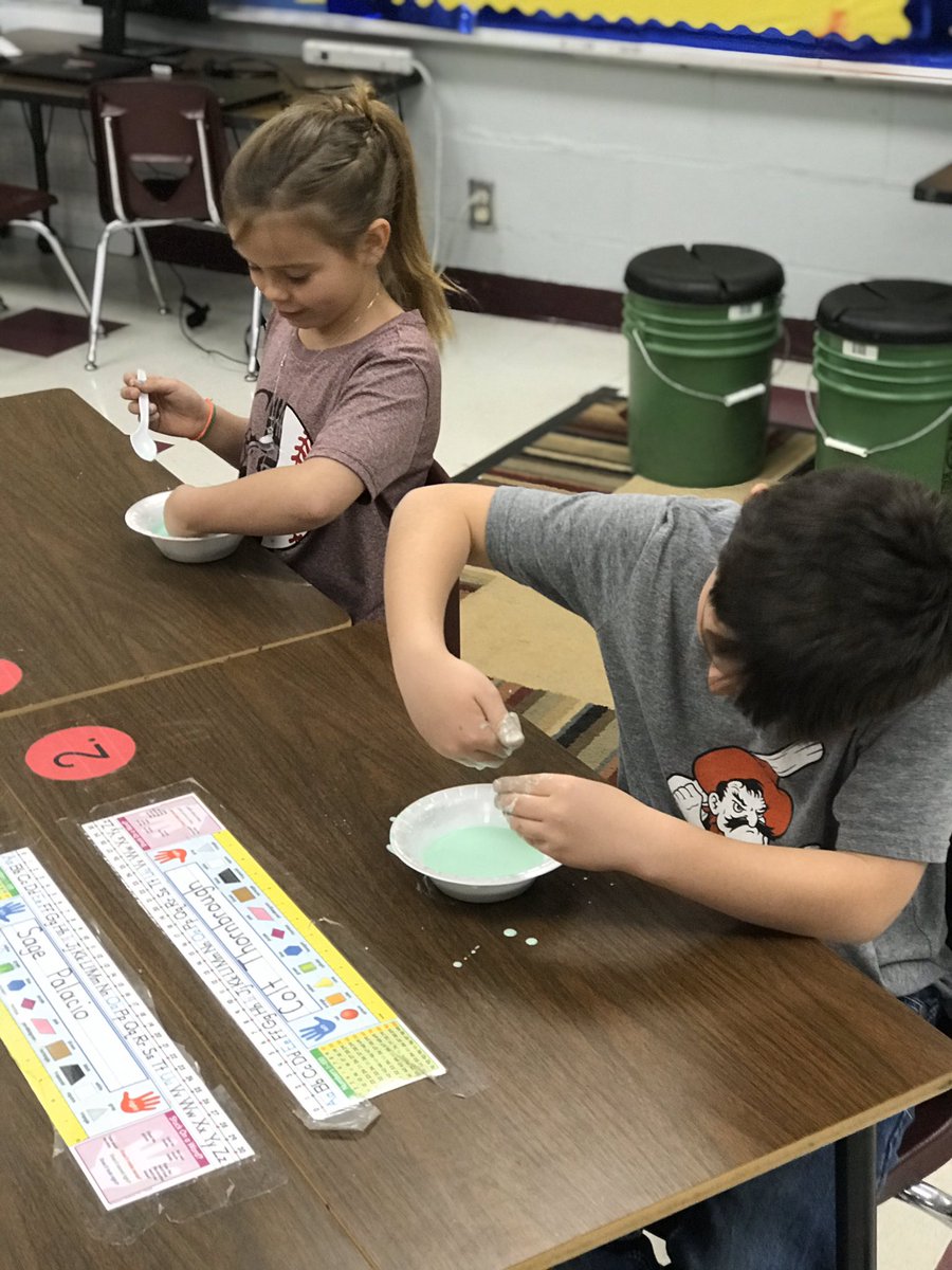 jameyguy2013's tweet photo. Bartholomew and the Oobleck!!  Dr. Seuss science to make a non-Newtonian fluid that mimics both a solid and a liquid. It’s also great, messy fun. #guyssuperseconds #DrSeussWeek #ReadAcrossAmericaWeek #sayreelementary https://t.co/Of1uHG9qxf