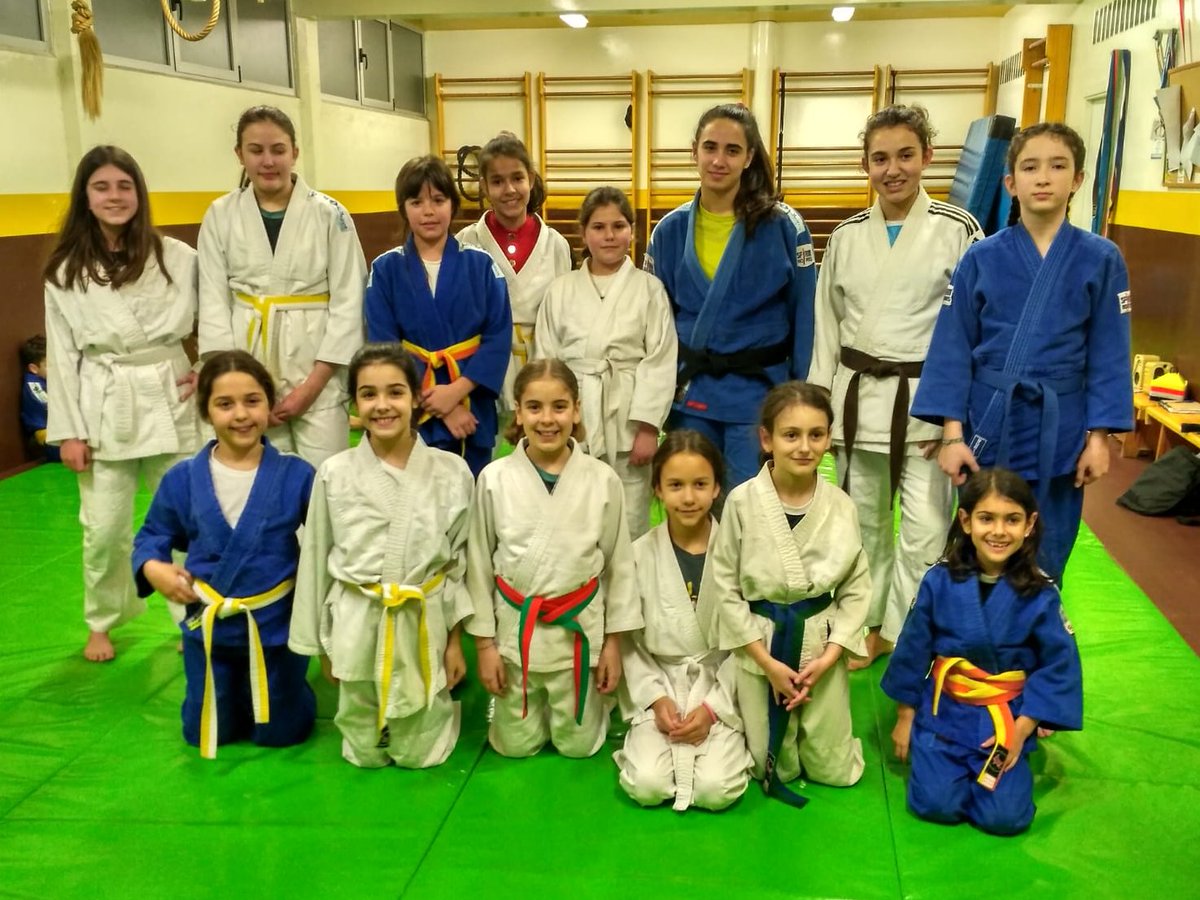 JudoClubOleiros's tweet photo. #ellasjuegan Non están todas as que son pero o deporte en equipo, dalgun xeito, marcará as sua traxectoria na vida: esforzo, superación, respecto, igualdade e reenvicacion dos seus dereitos. #8M2020 #GoTeamOleiros #igualdad #8M #Judo https://t.co/0fqDKFCKEA