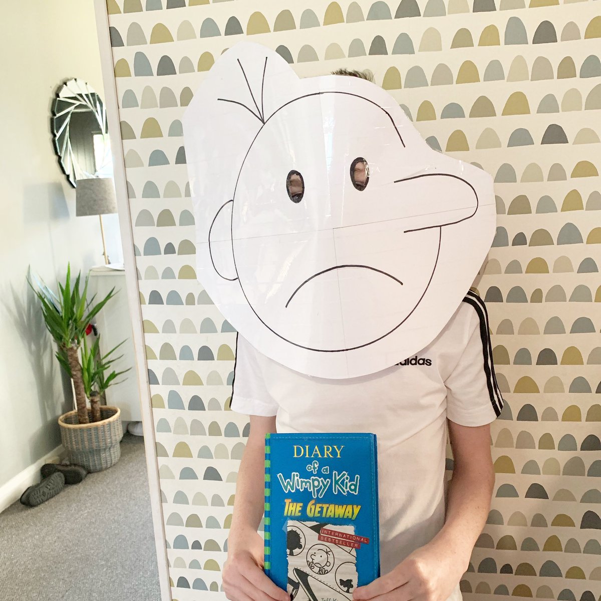 HelpWeeOliver's tweet image. Once upon a time, in a town called Coleraine, Greg Heffley (Oliver) met Mo Salah (Max)
They posed for some pictures &amp;amp; went to school.
The End 😂 
#worldbookday done 🙌🏻
Technically it was yesterday, but the boys school held off until today.
#diaryofawimpykid #MoSalah #liverpoolfc