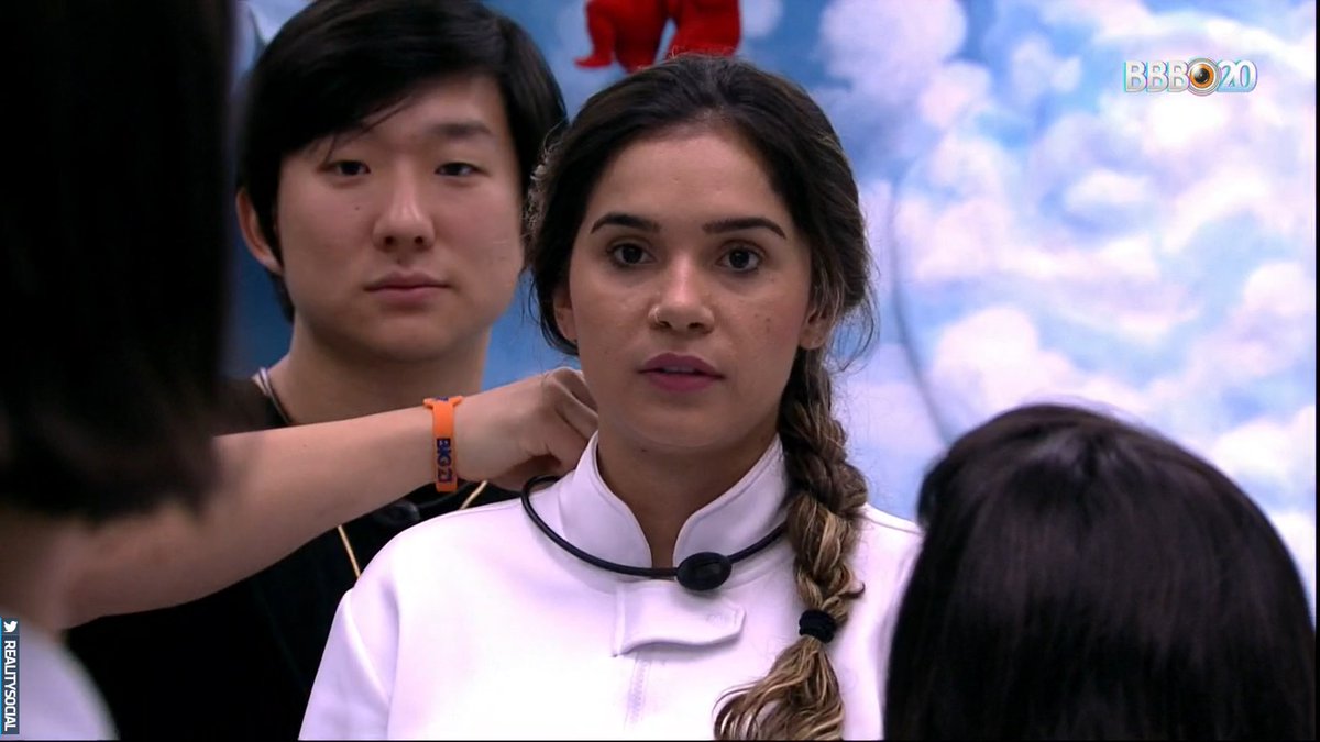 RealitySocial's tweet photo. Gizelly: "Ele (Felipe) falou pra mim que sabia quem é claustrofóbico, então eu acho que ele achava que você era claustrofóbica." 
Manu: "Ah, porque eu menti."
Gizelly: "Você falou? Você é terrível, Gavassi." #BBB20 https://t.co/1uacVF61lg