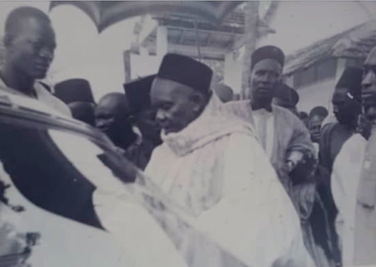 UVTivaouane's tweet photo. La photo du jour 
Shaykhal Khalifa Aboubacar Sy 😍 https://t.co/ZAUe9vvveB