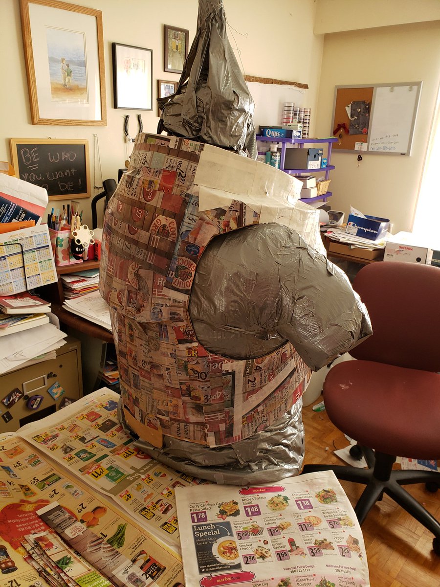 BrendaScottBC's tweet photo. First layer if white paper mache added to the front. First layer of newsprint added to the back.
#capcitycomic2020 #costumedesign #costumebuild #lostinspace https://t.co/HeuqANfNy9