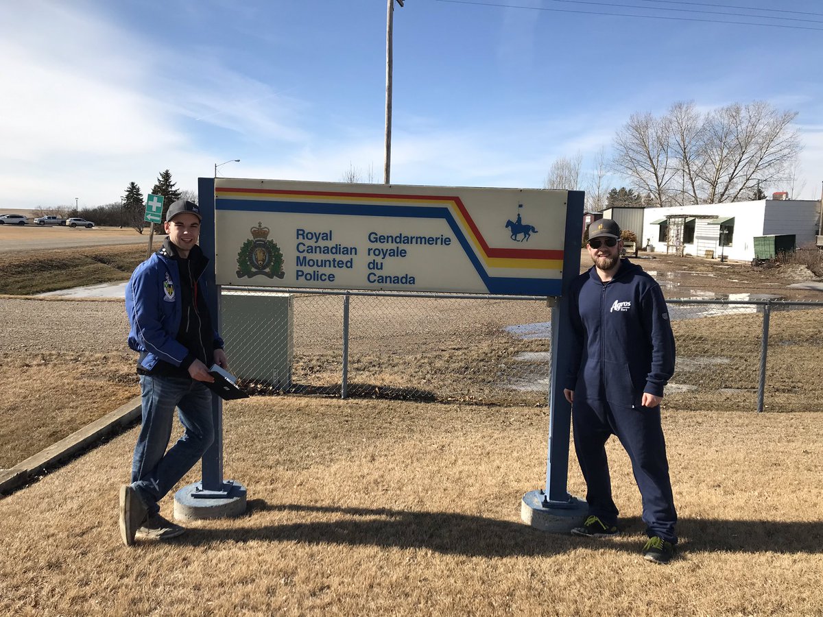 Flo’s fed and watered us and now we are collecting at businesses around Craik. The boys in blue are now visiting the boys in blue 👮‍♀️ for donations. <a href="/UofSAgros/">U of S Agros</a> <a href="/saskaggrads/">SAGA</a>