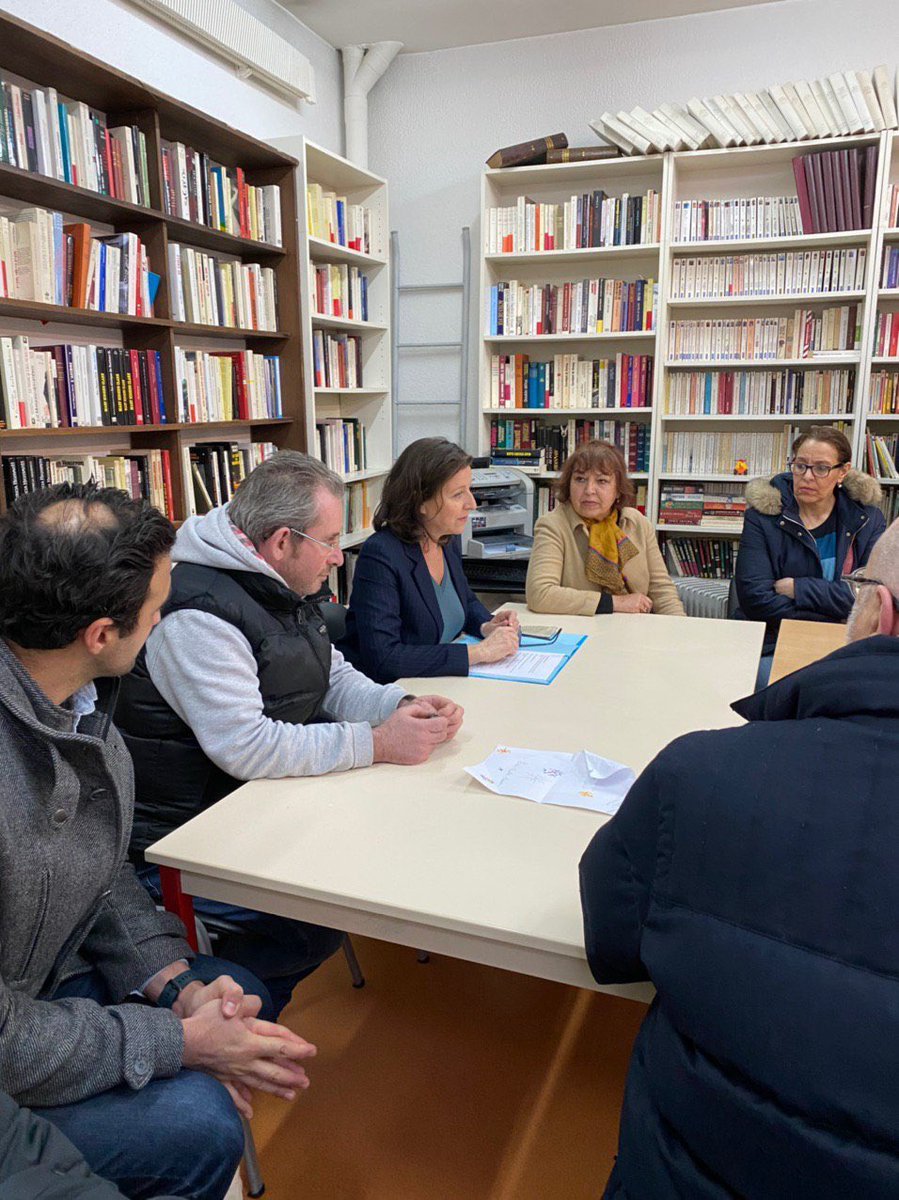 fmehal's tweet photo. Rencontre pleine de promesses à #Porte Clignancourt avec @agnesbuzyn  et @pybournazel pour aborder des questions essentiels pour les habitants: sécurisation des logements sociaux, qualité du cadre de vie et mixité sociale . Des propositions concrètes ont été faites. https://t.co/obCvnJfJLO