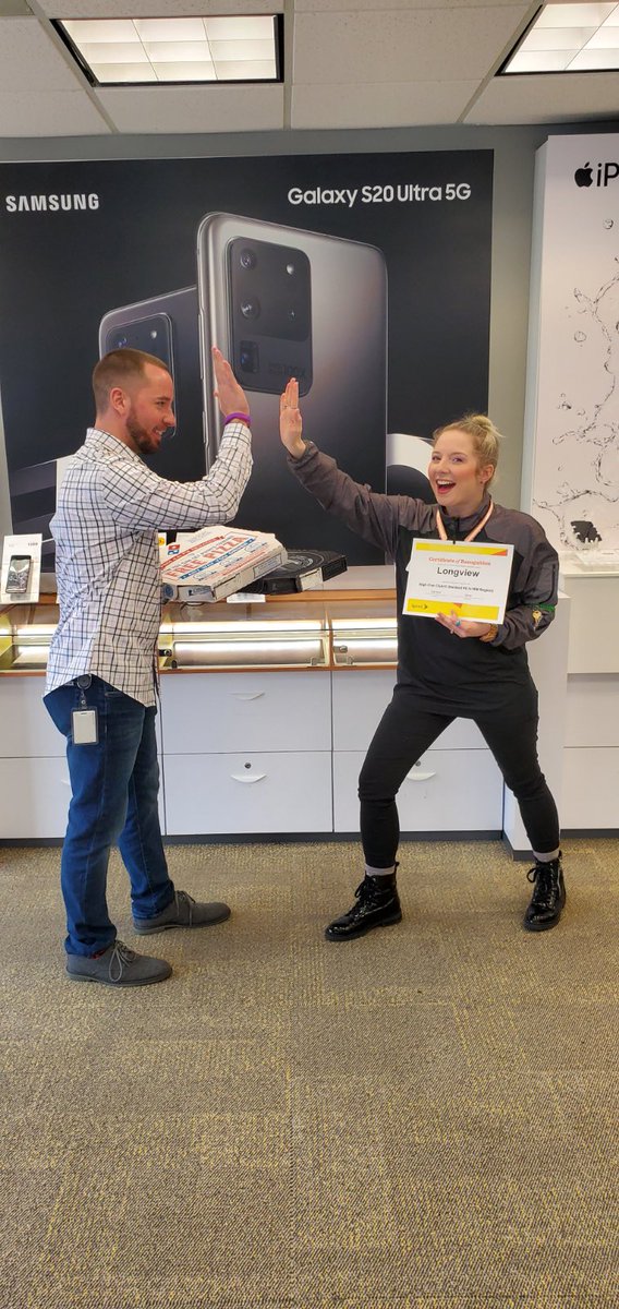 MagentaMike11's tweet photo. @Kayla_R_Newman and The Longview Team have been GREEN💰across the board and in the 🙌 #High5Club 3 out of the past 4 months. Absolutely destroying this SSW Week and trending 260 HSGA’s in March! 🔥🔥Enjoy the pizza! #EmployeeAppreciation @mitchybluberry @JamesLeeWC @Sprint_Ricky https://t.co/jxiuCPTBfh