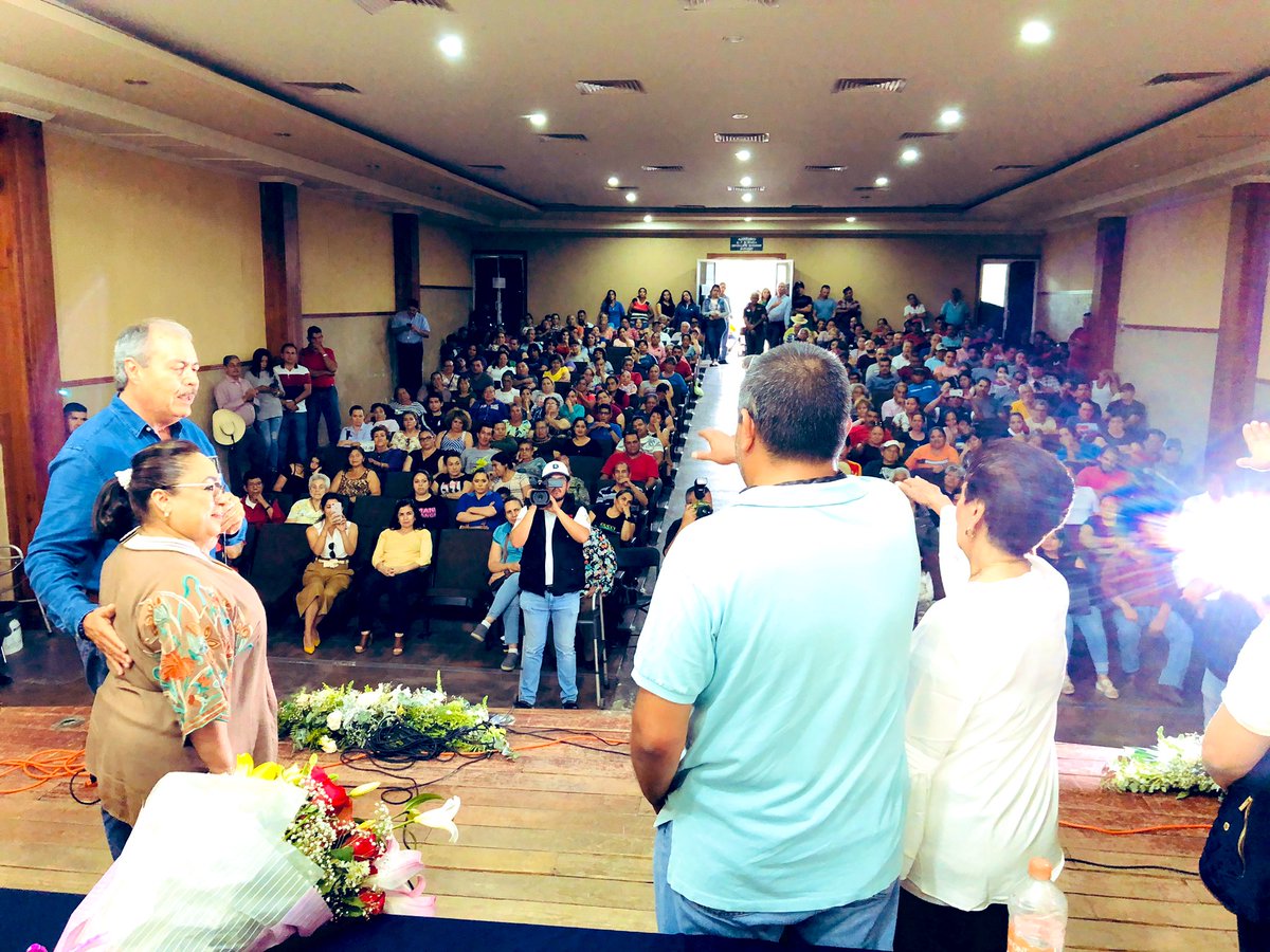 VictorSilvaMich's tweet photo. Felicito a María de Jesús Gutiérrez Chávez como presidenta de la Unión Mutualista del Tianguis dé Sahuayo, adherente a la #CNOP. Seguros estamos de la buena continuidad en los destinos de está Unión. ¡Enhorabuena!
#77AniversarioCNOP https://t.co/2nCxgdIhd2