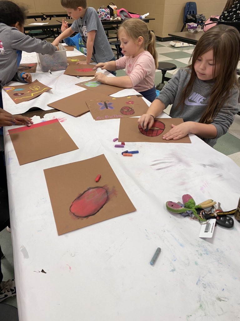 MsMyahASP's tweet photo. Thank you @MsAmberASP for leading this AWEsome makerspace @SteamyBakerBear https://t.co/4Ah4GFk0tF