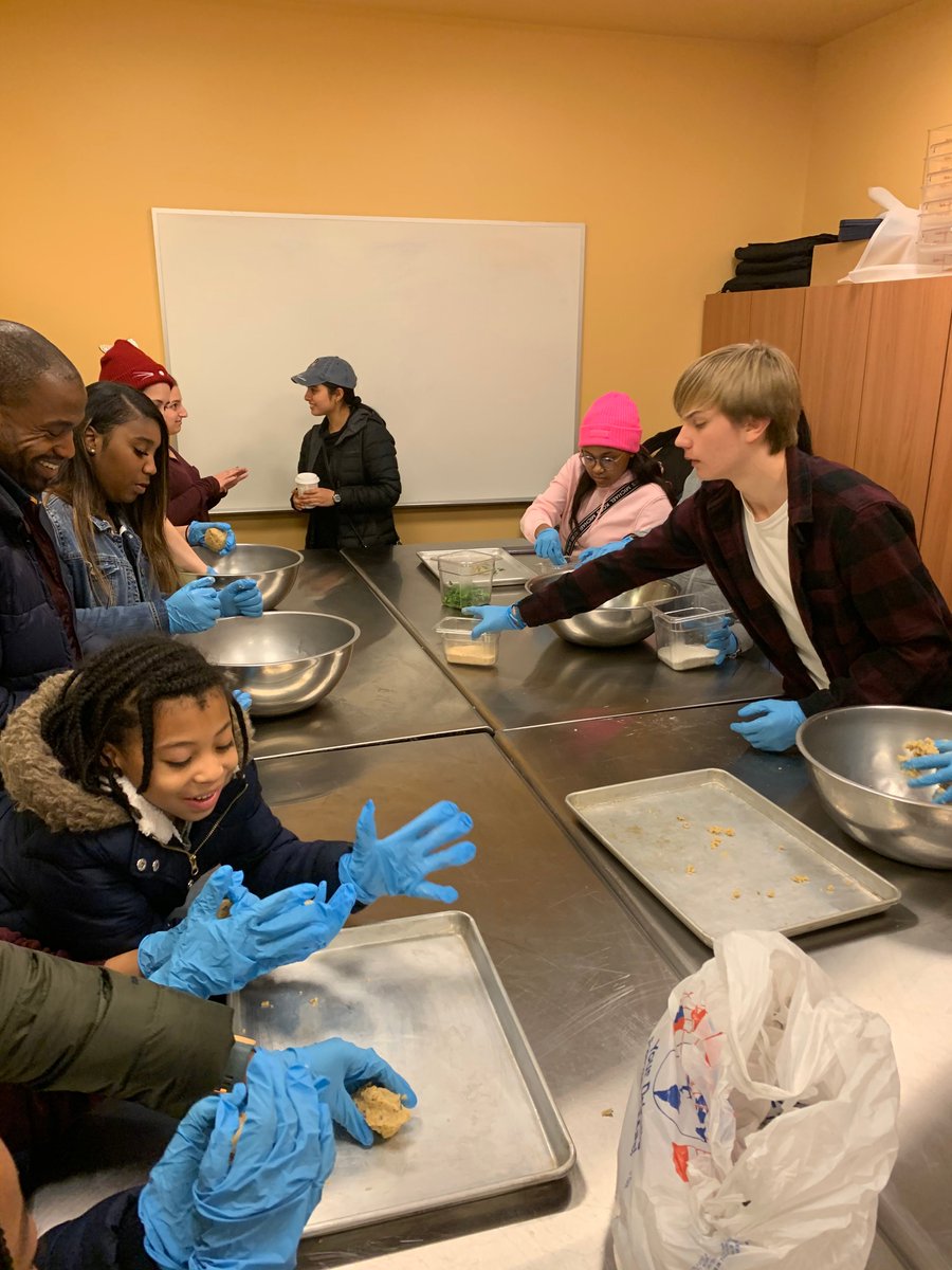 SeedEmory's tweet photo. Last week, we had our Health and Wellness One Day at Emory event. The students had a wonderful time while learning about nutrition, mental health, and financial stability. Thank you to everyone who came and made this event possible! #emoryuniversity #health #EmorySEED https://t.co/ZgXKszsKLT