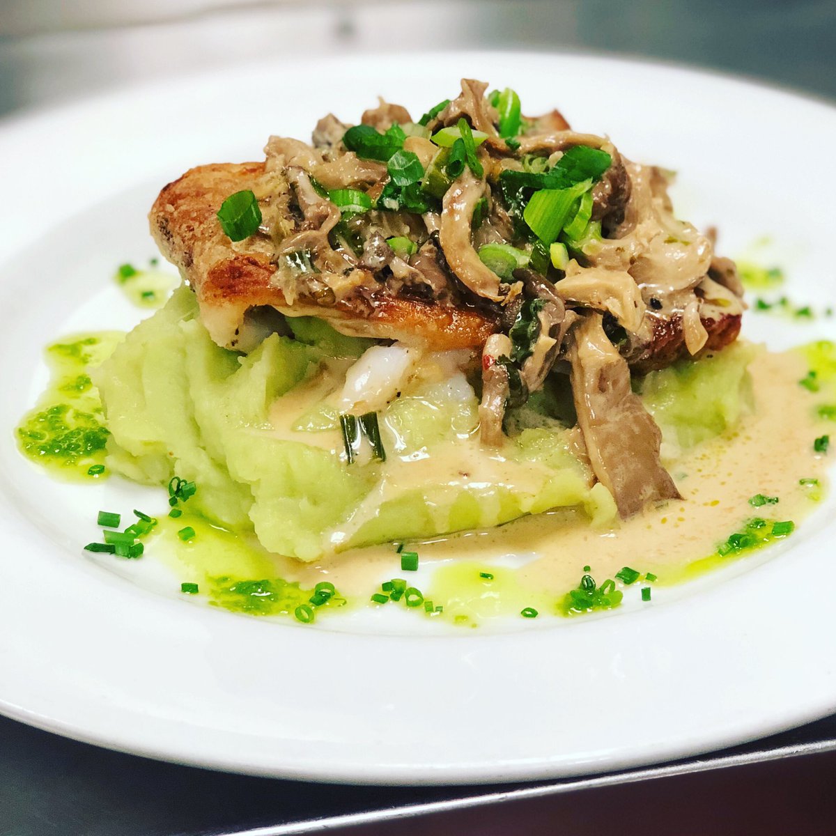 blarneystonedot's tweet photo. This pan roasted cod is a perfect beginning to your weekend. #eatlocal #bostonfood https://t.co/pEcQgCSPOd
