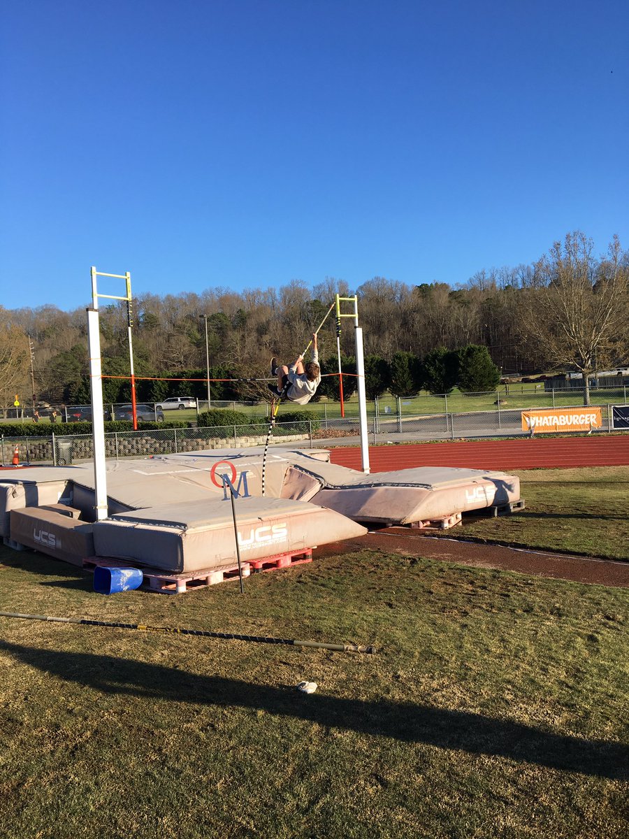 OMHSTrack's tweet photo. We're bringing Pole Vaulting back to OMHS! #itsbeenawhile #team #Unstoppable #newpit #newvaulters @omhseagles @omhsabinc #willgetthere #practice #wegotgoals https://t.co/OyysJjD7T0