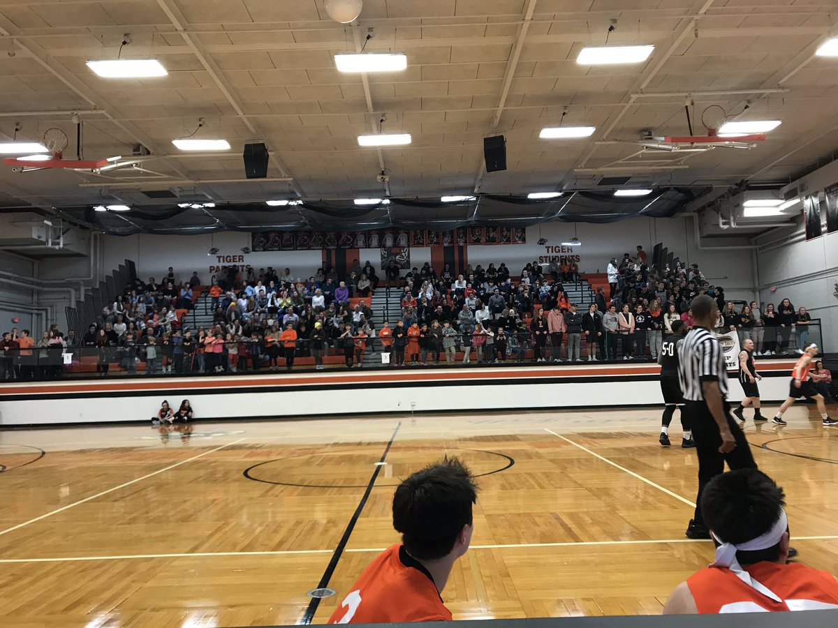 ChagrinAD's tweet photo. Great crowd https://t.co/V5HG5dFK0k