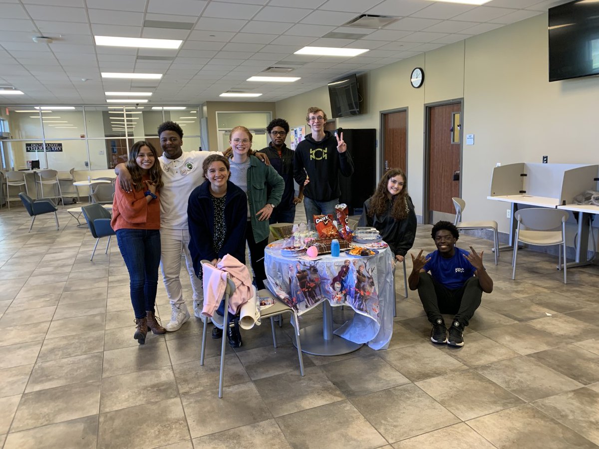 RiverParishesCC's tweet photo. #ThisWeekwithRPCC some teens from Ponchatoula High School came to our Reserve campus, we celebrated a birthday in our Gonzales student center, & we went to the Napoleonville Middle School for their career fair + so much more. #RiverMadeReady #Comm_College https://t.co/OumzYamJzj