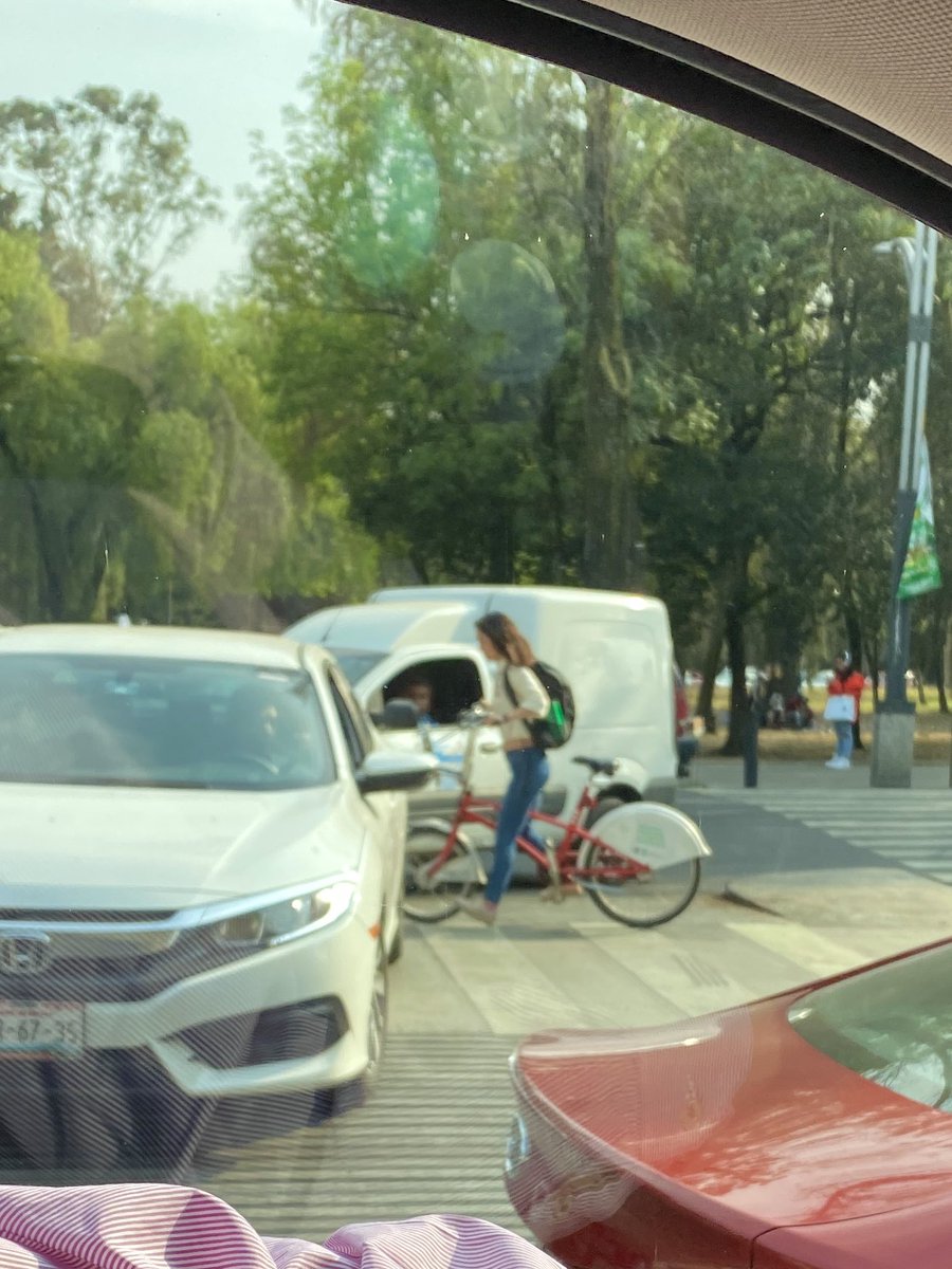 mayuyagonzalez's tweet photo. @andreslajous @Claudiashein alguna vez pensaron en que esto podía pasar con la “disque”ciclovía del camellón de Reforma ??? De fuente de Petroleos a Estela de Luz ?? @lavozdepolanco @materivas https://t.co/u9v8sjGgpq