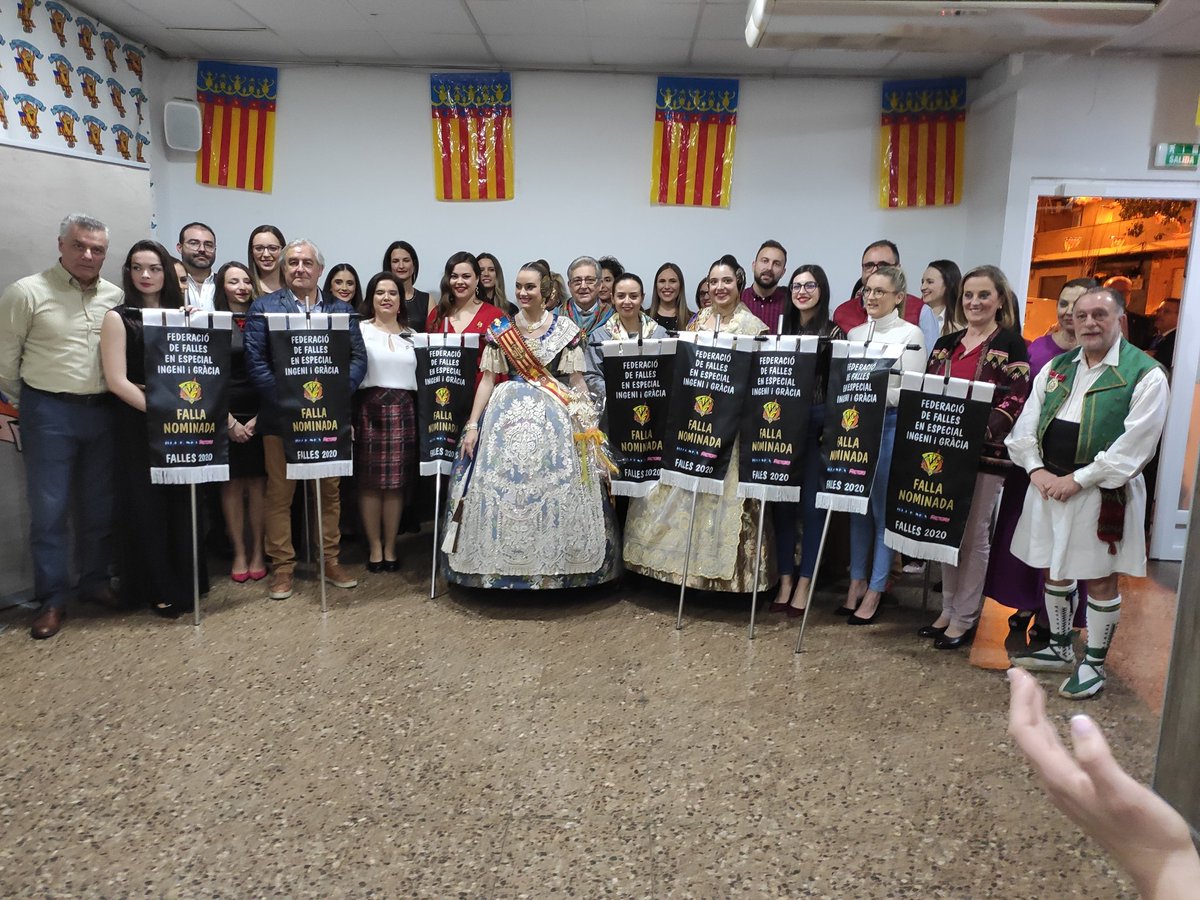 Este pasado jueves 5 de marzo 2020, entregamos "els palets" acreditativos como fallas nominadas a las 10 comisiones y artistas que nuestro jurado visitará el próximo 16. Suerte a todas.   #ig2020 #fallas2020