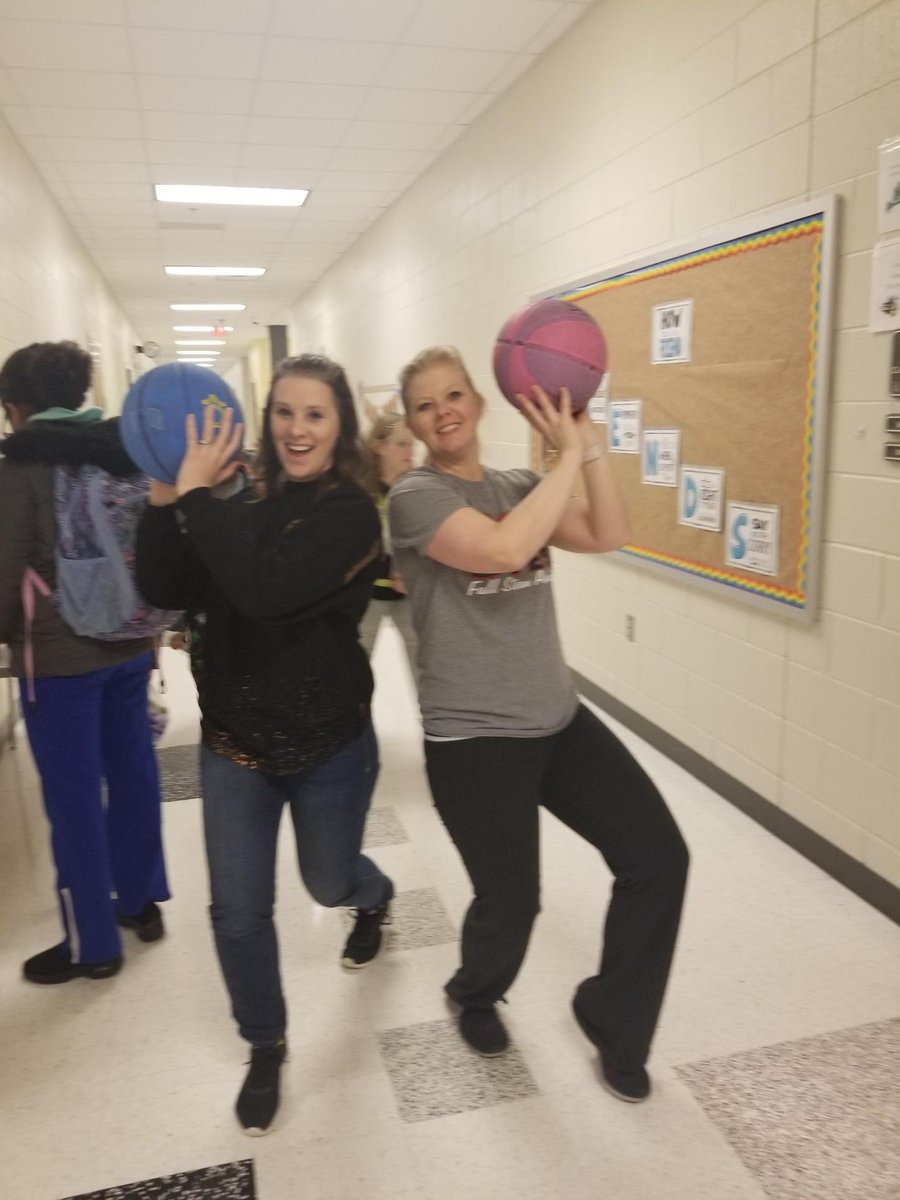 TravelinReaders's tweet photo. Our students discussed all of our sweet 16 books for March Madness! They voted....results for our elite 8 will be revealed Monday! Couldn’t have asked for a better day. 120 students talking about books. 😊🏀@ChrisYungES @PWCS_Elem_LA @pwcsela https://t.co/HTETr1QkgA