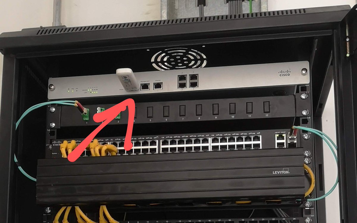 CesarCidG's tweet photo. (Tecnología para la Educación) Probando entrega de Internet a través de tecnología #4G @entel con dispositivo @meraki #MX80 (Una Solución para colegios Rurales?) https://t.co/yFHVvyO6pP