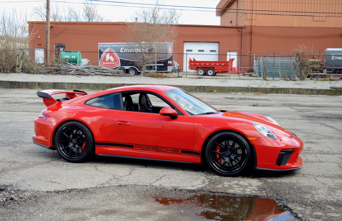 ForgelineWheels's tweet photo. The perfect sports car for everyday driving? Alan takes his #Porsche #GT3 on #forgeline #carbonforged #centerlock #CF201 for daily runs! https://t.co/KdOsafDM3l https://t.co/4e5BWDJq0u