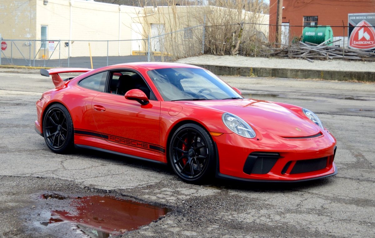 ForgelineWheels's tweet photo. The perfect sports car for everyday driving? Alan takes his #Porsche #GT3 on #forgeline #carbonforged #centerlock #CF201 for daily runs! https://t.co/KdOsafDM3l https://t.co/4e5BWDJq0u