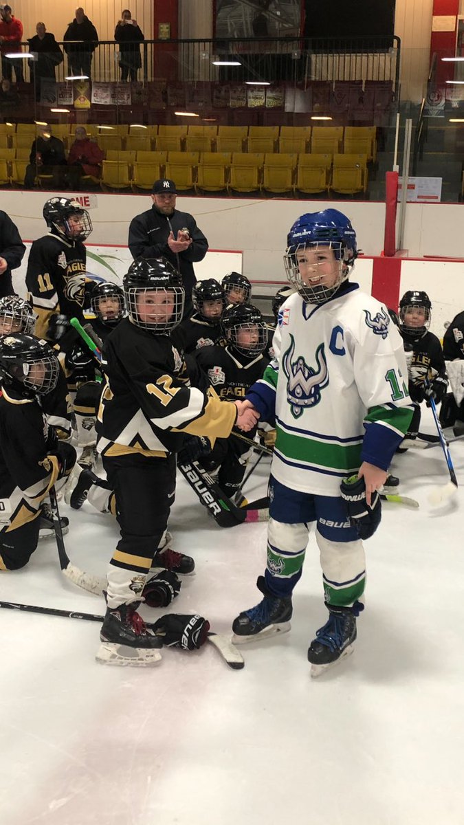 Another tough battle tonight against the <a href="/ParadiseAtom/">小林（大澤）一尋</a>.  D-man Mr. Maxx Aitken walks away with the POG title tonight for his amazing defensive play! A huge thank you to the Paradise players and coaches for their kind gesture to our NE hero Parker Upshall! <a href="/DJHLnews/">@djhlnews</a>  <a href="/ne_eagles/">Northeast Eagles</a>