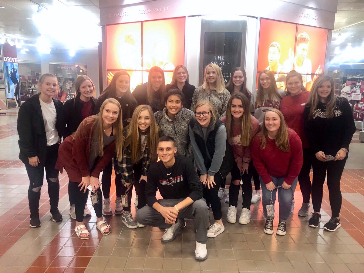 CavinReed's tweet photo. These last 7 months of internship were the best I could have asked for &amp; more! I learned so much from the @PRHS_LadyHawks &amp; @PRHS_Basketball coaches, these girls, &amp; the students I got to work with. Thank you PR for taking me under y’alls wing! These programs are going places!!! https://t.co/UUrqAjrPIL