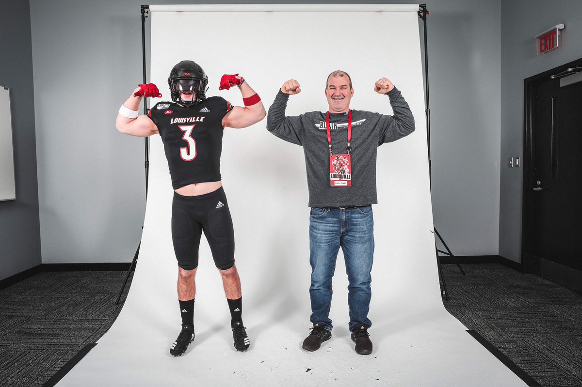 HunterSloan11's tweet photo. Thank you @MarkIveyUofL90, @pete_nochta13, and @UofLFootball for having me down to visit today! I had a great time getting to see what Cardinal football is all about! @SaylorBlairFB @gbowman26 @MikeCoyle12 @Schnatzz @Gfhaase @CoachJrob2 https://t.co/ULSzUwfDZ8
