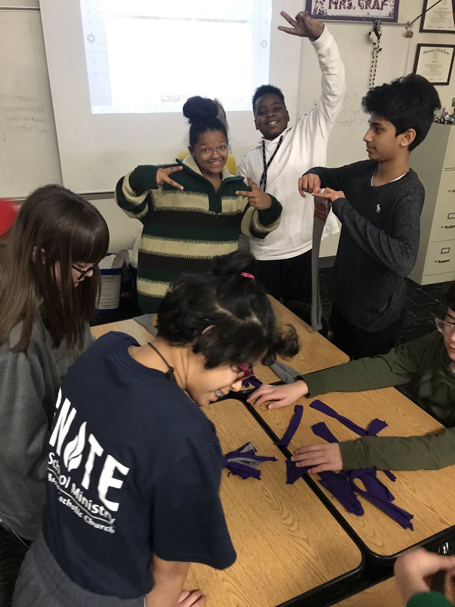 mrsgrafscience's tweet image. Day of service @WesterWildcats #dogtoys 🐶