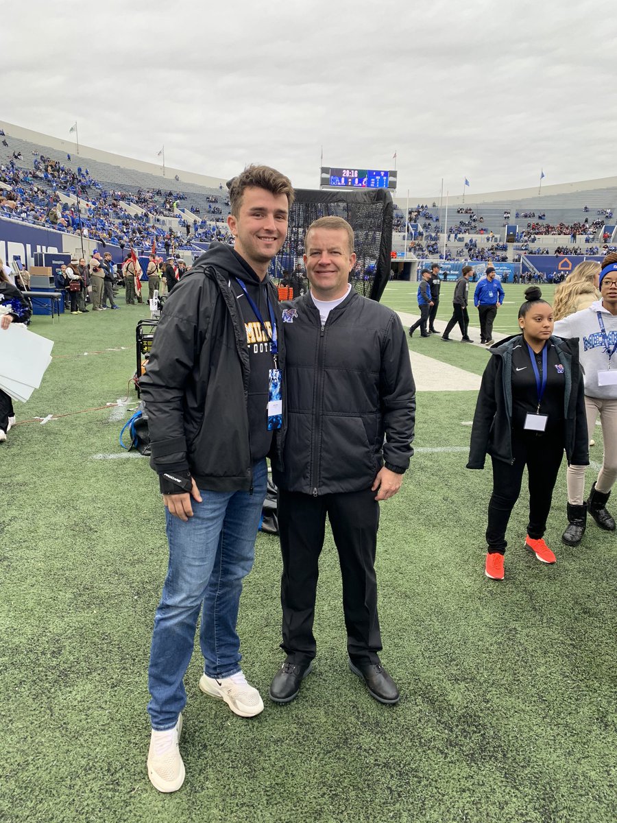 hunterutley7's tweet photo. 100% Committed!!🔵⚪️ https://t.co/mn00tsqhXq