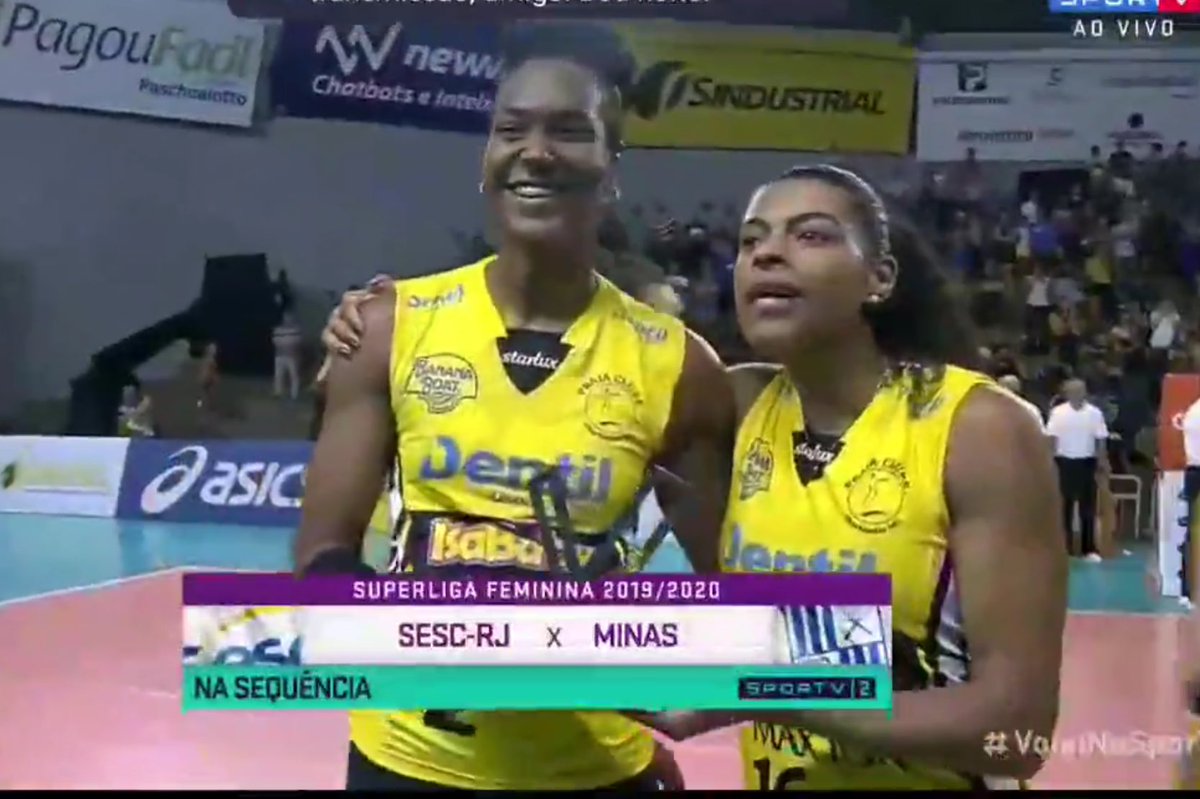 Yoshira's tweet photo. Mi respetos para Fe Garay. En el partido de hoy ella fue escogida para el premio "Viva Vôlei" pero ella se lo entregó a Brayelin Martínez 💪🏻. Gran gesto de Garay. https://t.co/L7DYMn6WY5