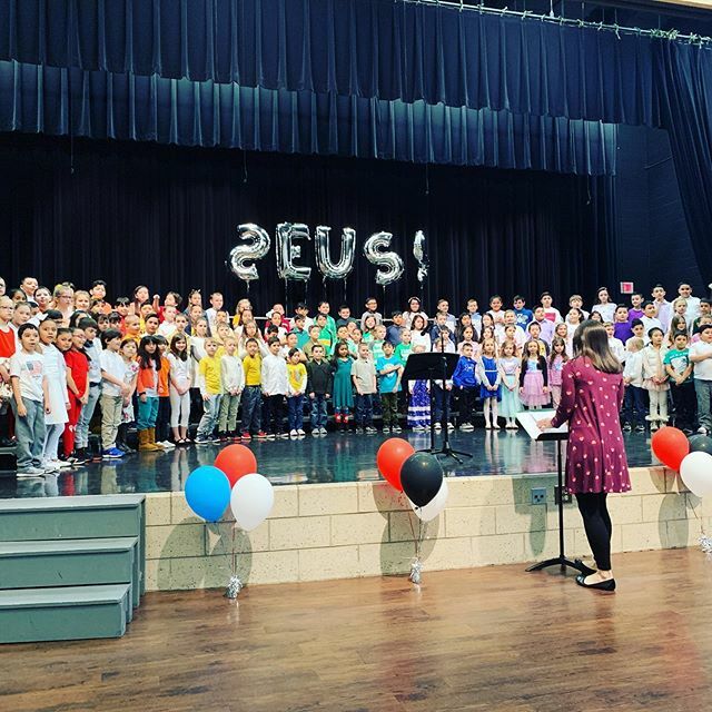 Shout out to all of 2nd grade @kennedyschool81! They did a fantastic job at their performance honoring Dr. Seuss 💙 👏🏻 #sd81engage #washington81 #kennedykubbies ift.tt/39xlyfX
