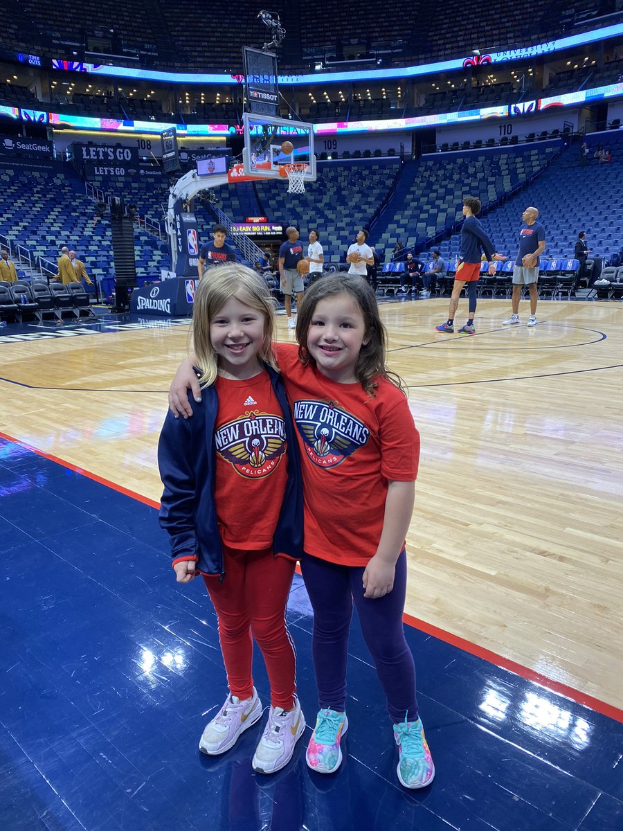 FrannieBK's tweet photo. Birthday Celebration! #PelicansGameday  #WontBowDown #TakeFlight https://t.co/ywbXRVAopq