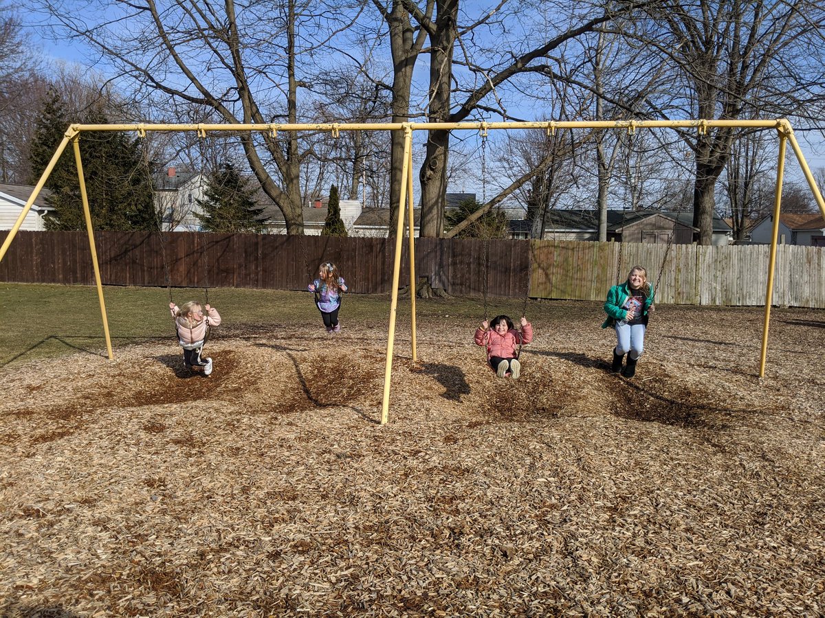 LakeElemWeCare's tweet image. took advantage of the sunshine yesterday @LakeElemWeCare #AlmostSpringtime @MentorWeCare #onceacard