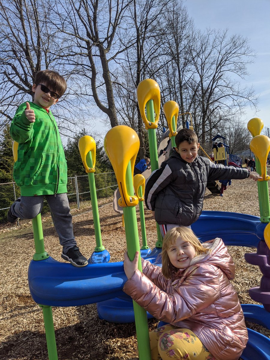 LakeElemWeCare's tweet image. took advantage of the sunshine yesterday @LakeElemWeCare #AlmostSpringtime @MentorWeCare #onceacard