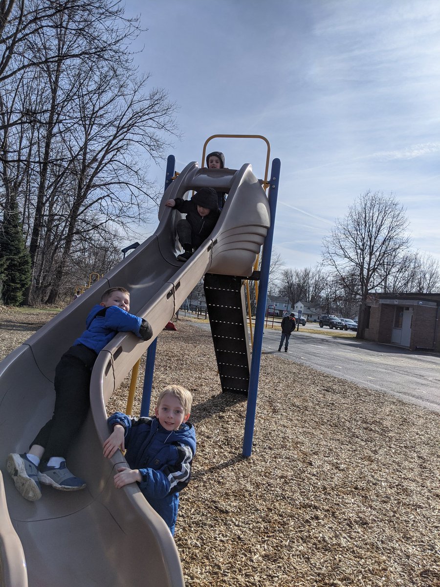 LakeElemWeCare's tweet image. took advantage of the sunshine yesterday @LakeElemWeCare #AlmostSpringtime @MentorWeCare #onceacard
