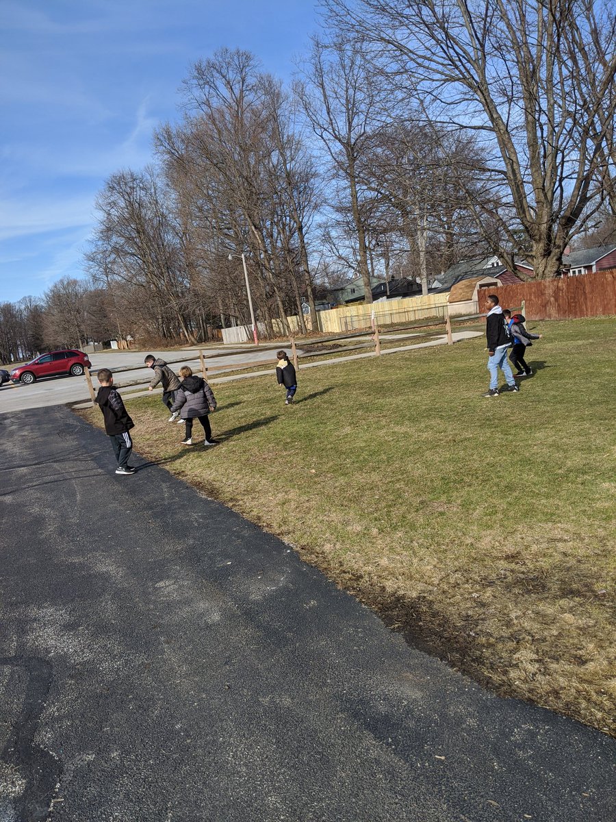 LakeElemWeCare's tweet image. took advantage of the sunshine yesterday @LakeElemWeCare #AlmostSpringtime @MentorWeCare #onceacard