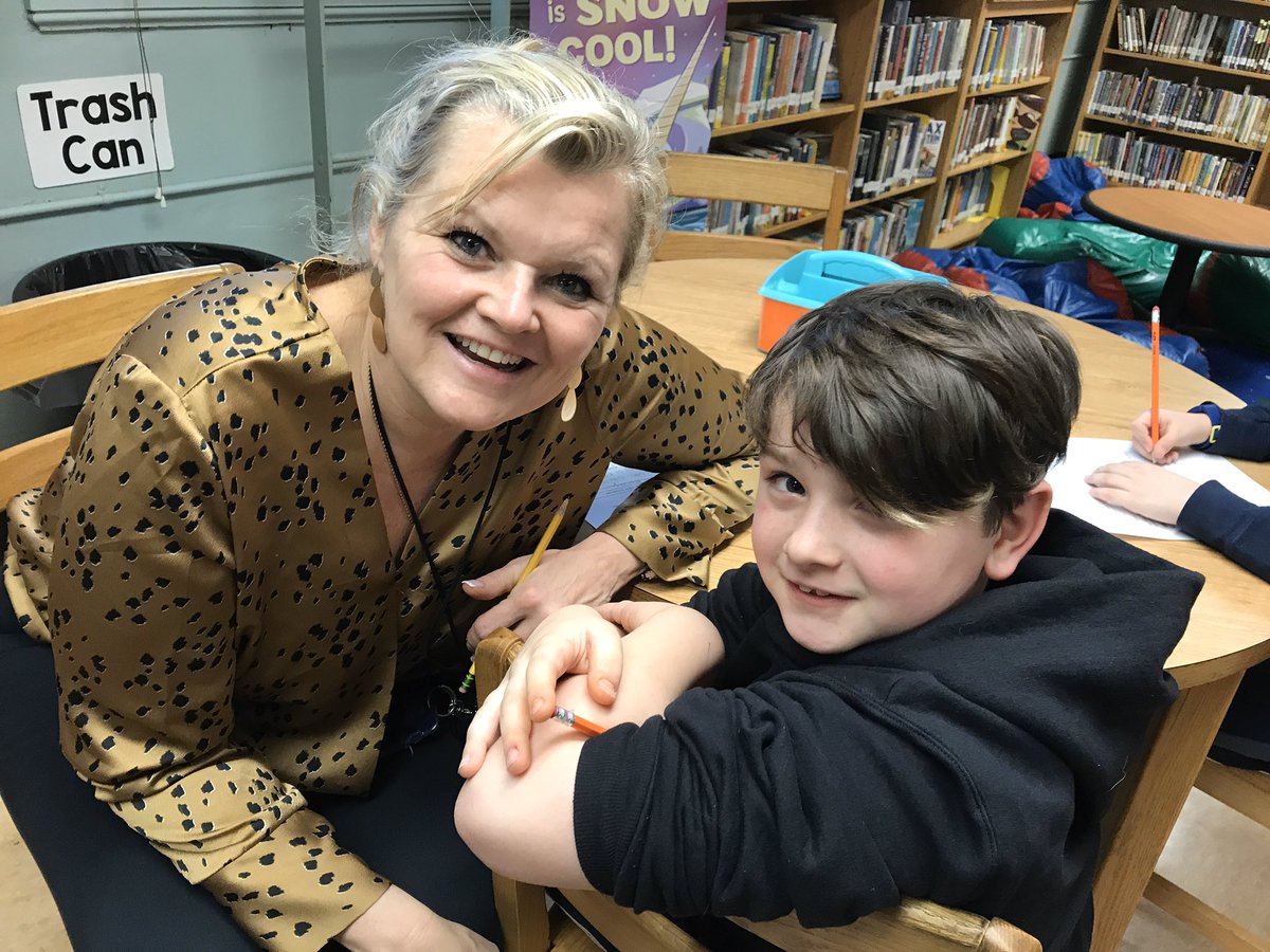 OSchool4's tweet photo. Enjoying a moment of reflection together in the library as students think about balancing screen time throughout their day and week #sch4family #sch4pride @SM_Ognibene @Mrsgreisheimer https://t.co/nVOwiOXDeS
