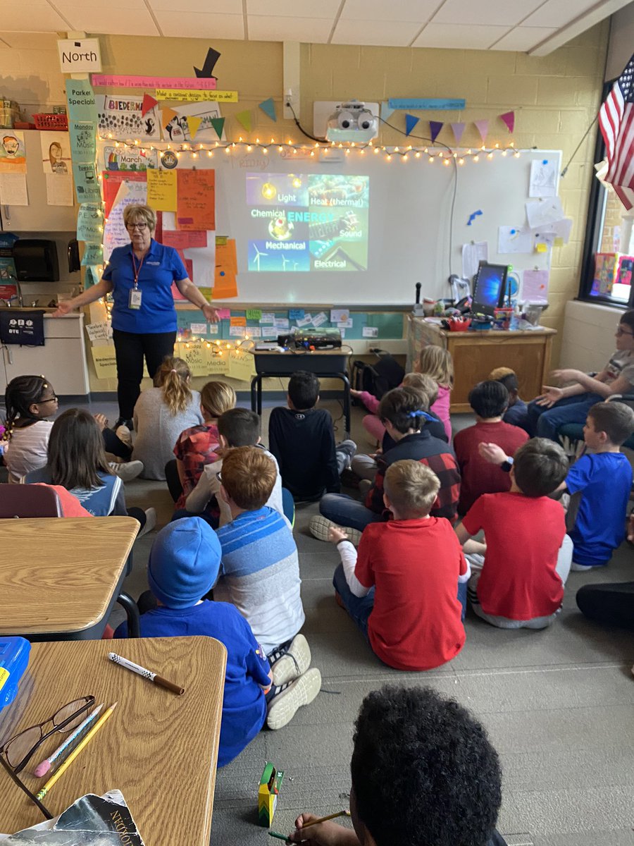 MrsB206's tweet photo. DTE came to talk to us about energy efficiency. We each got an energy kit to make our homes more energy efficient! 🙌🏻 💡 @KParker2O4 #pattengillpride #berkleydifference https://t.co/VPqlmIZUlv