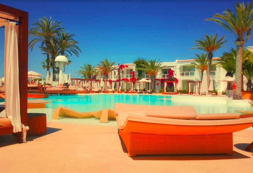 jetstream_lt's tweet photo. Is Jetstream the solution for you?

If you're ready to #transform your business overnight and connect to the world's LEADING vacation rental marketplaces, this is your chance!

Meet with our team at stand 430 during the @shortstayshow!

#getinthejetstream #traveltech https://t.co/RGqR0iqy4Z