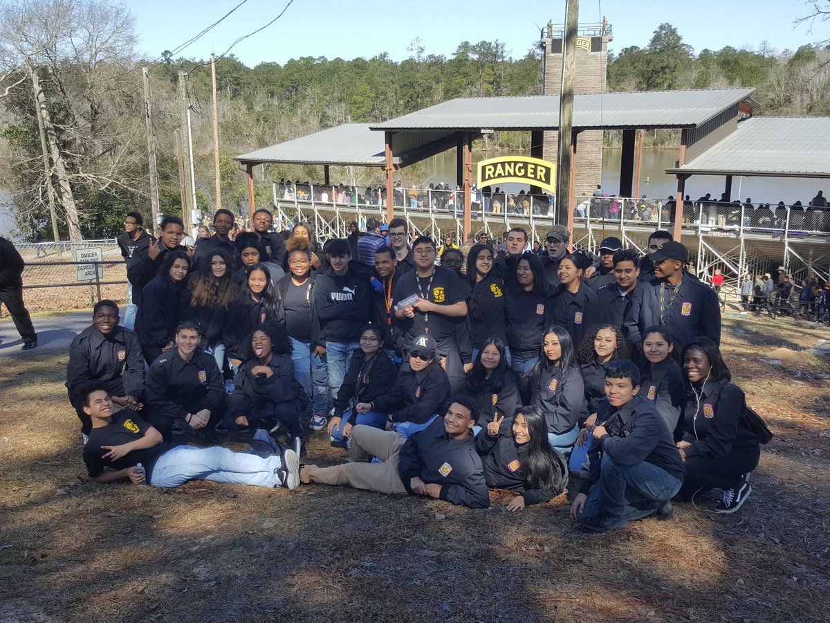 CHSKnightsJROTC's tweet photo. Fort Benning; 40 students; an Army Ranger School Graduation and a great lunch at an Army Dining Facility. Visited a Basic Training Company, viewed their living  barracks and spoke with Drill Sergeants about Army training. Informational and fun!!! #lifeoptions https://t.co/qfyLznm6GU