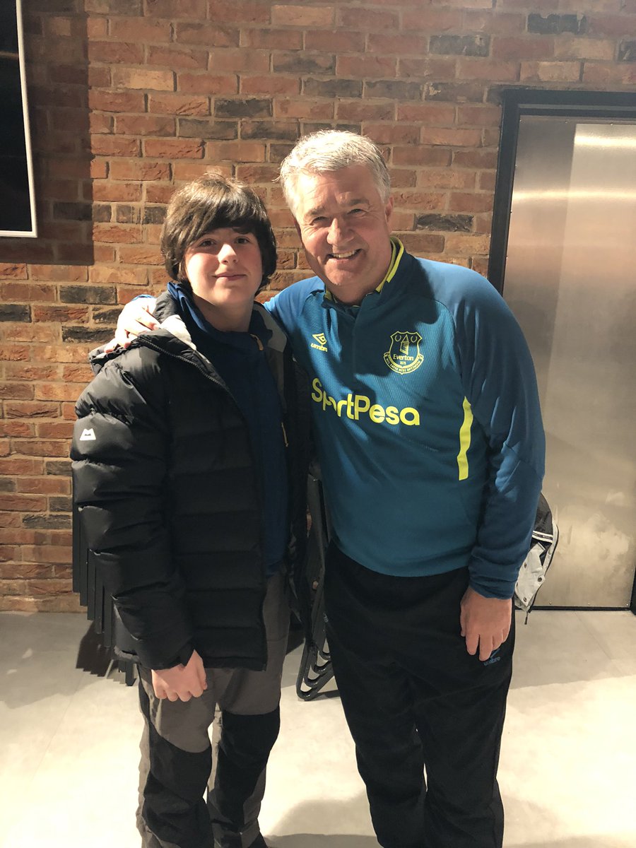 George_Shaw9's tweet photo. Great to see Snods earlier @DGriffiths65
Said I look like him in the eighties
🤣🙌🏻
Still going strong in The Park End 🥶#fourdegrees #GoodisonSleepout @Everton @EITC @RattiAnni https://t.co/Nd4TV6tpJ2