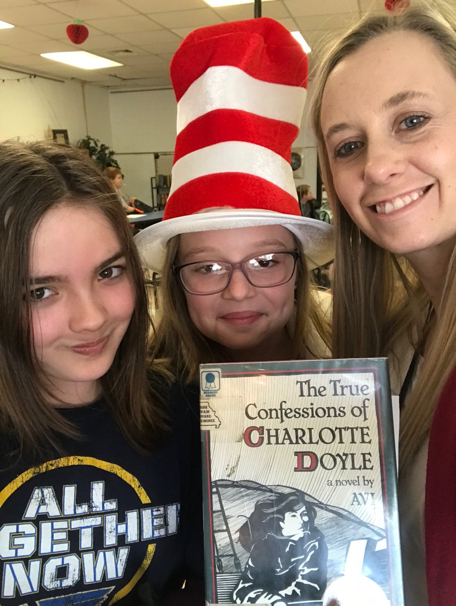 mrsbschatz's tweet photo. Thanks girls for helping me #readthelibrary this week! #SESEaglePride #SULLELEM https://t.co/bPkA8ENNBj