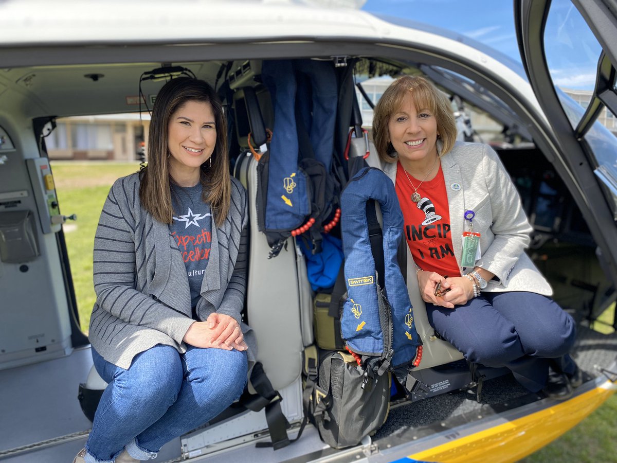 JPschools's tweet photo. .@OchsnerHealth flight care ✈️ dropped in @BissonetPlaza for a fun #ReadAcrossAmerica treat. #JPSchools #WeLove #WeLearn #WeLead #LaEd https://t.co/AEhheAh4GM