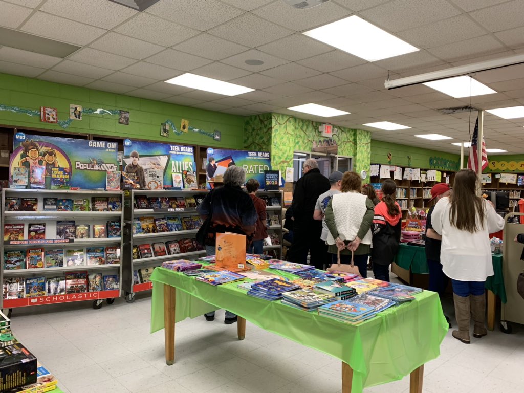 Derindaduke's tweet photo. @CCBOEAL Grandparent day at Holly Pond Middle https://t.co/r0hLk4DlTu
