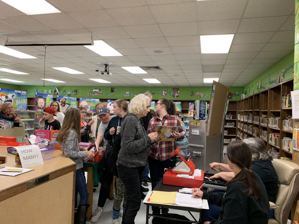 Derindaduke's tweet photo. @CCBOEAL Grandparent day at Holly Pond Middle https://t.co/r0hLk4DlTu