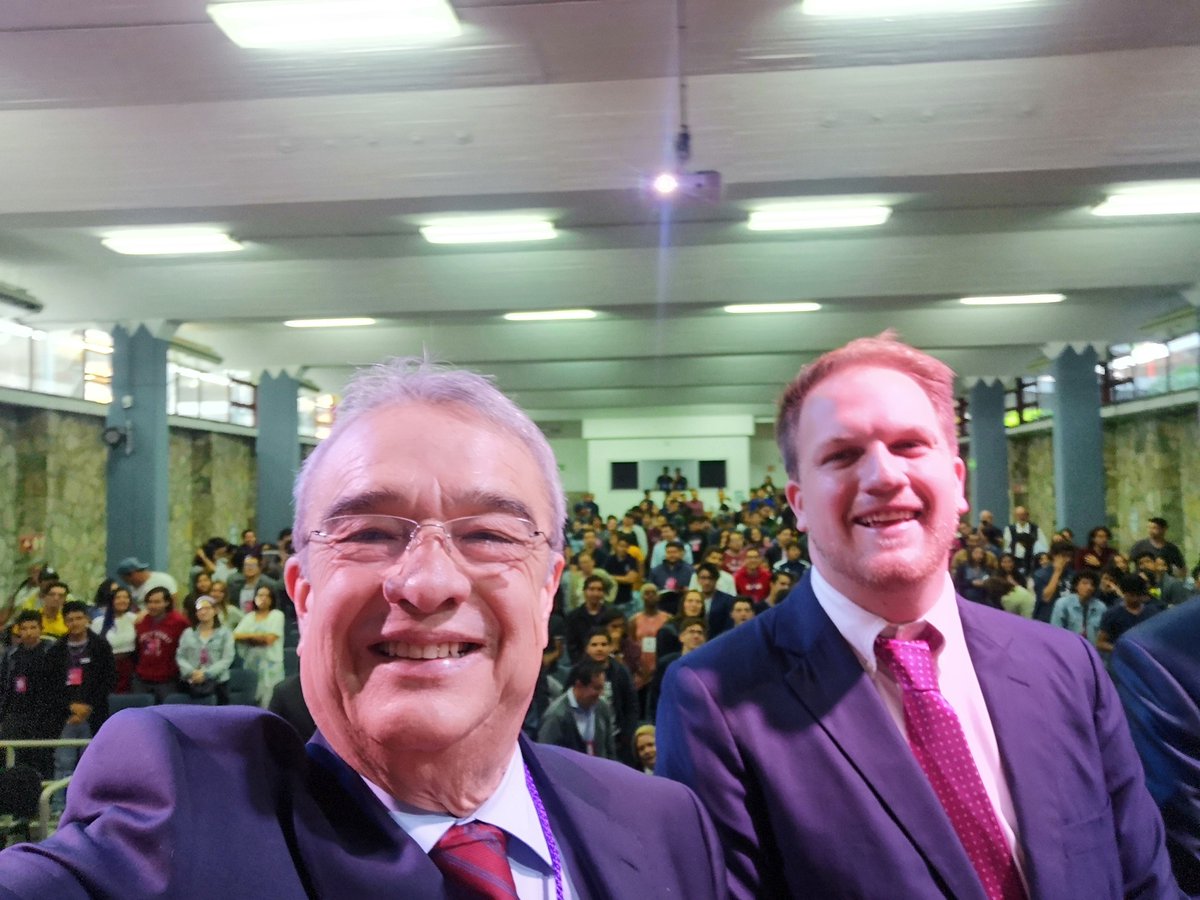KarlozDuarte's tweet photo. Muy contento de haber dado la conferencia de apertura del Congreso Interuniversitario #IntegraIdeas en la Universidad Marista de Guadalajara. Mi agradecimiento al rector Dr. Roberto Carrillo por la invitación https://t.co/t51x6J95az