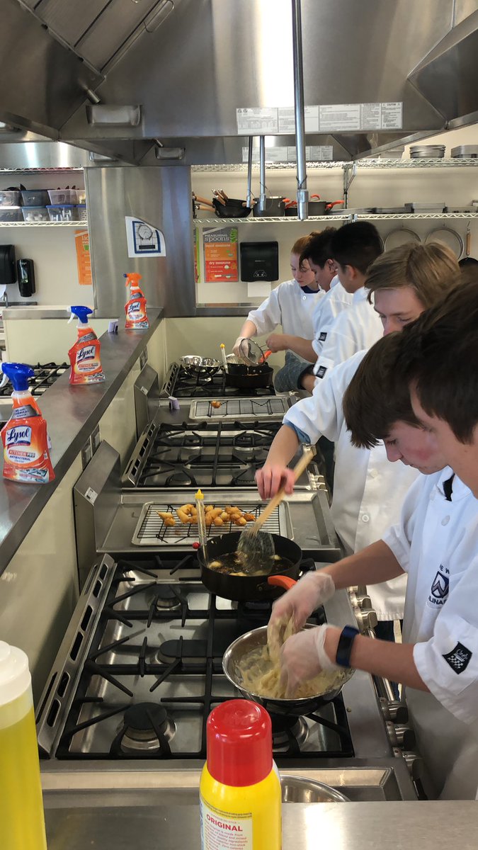 ShelbyMuha26's tweet photo. Chefs at work in Culinary Essentials 2! #owlpower #friedcheesecurds https://t.co/xR4qe1ROKX