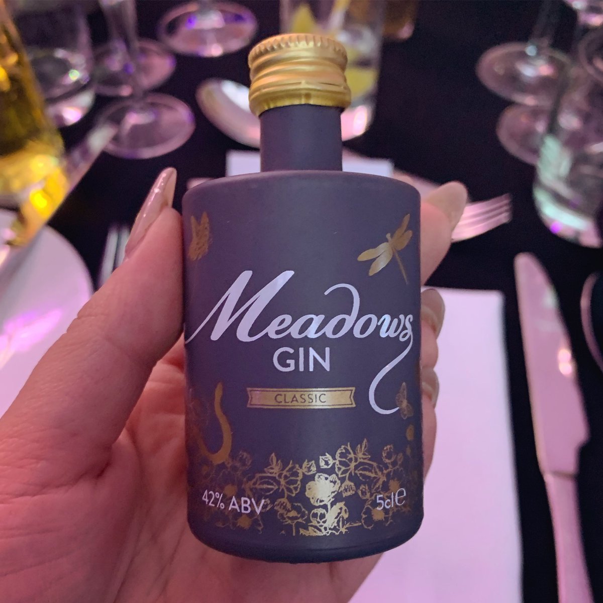 meadowsdrinksco's tweet photo. We’ve bagged ourselves a goodie bag with one of our classic miniatures at #mirrorball20 🛍

For a great charity that supports community activities across Greater Manchester, £5 will be donated for every bottle of Meadows Gin sold for @4evermanchester 
 
⭐️MIRRORBALL2020⭐️ https://t.co/BGQjpLALaO