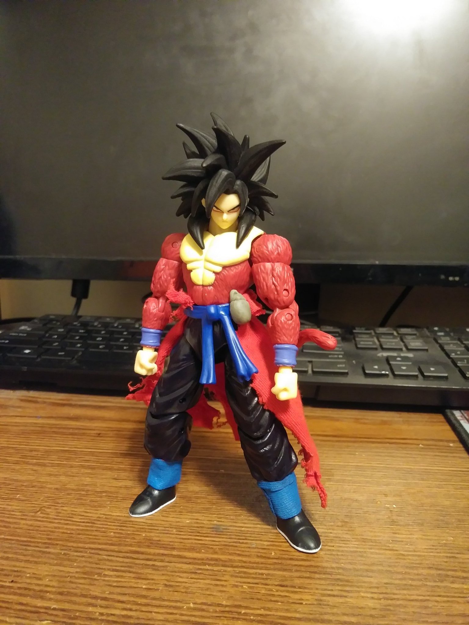 Figurine Dragon Ball Z - Goku Xeno SSJ4