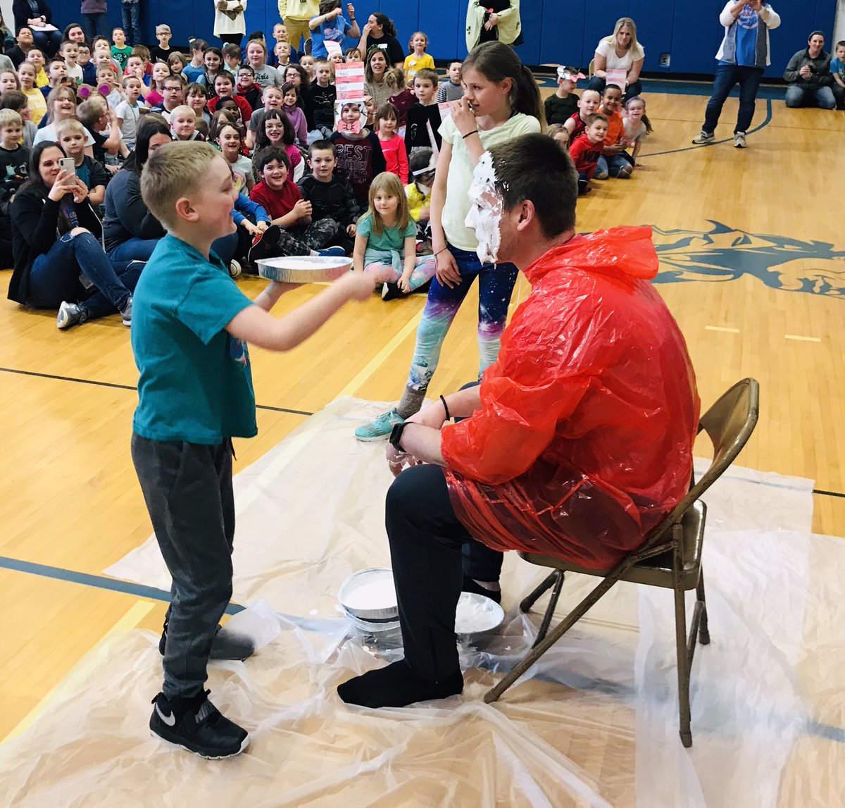 HeartladyCNY's tweet photo. 2 excited child survivors, 1 amazing extended family, an incredibly fun teacher friend and a wonderful community with HEART!! Over $4,000 and counting!! Thank you APW!! ❤️ @KidsHeartChall @HeartCNY @KnuthEric https://t.co/Y24JYXLqSn