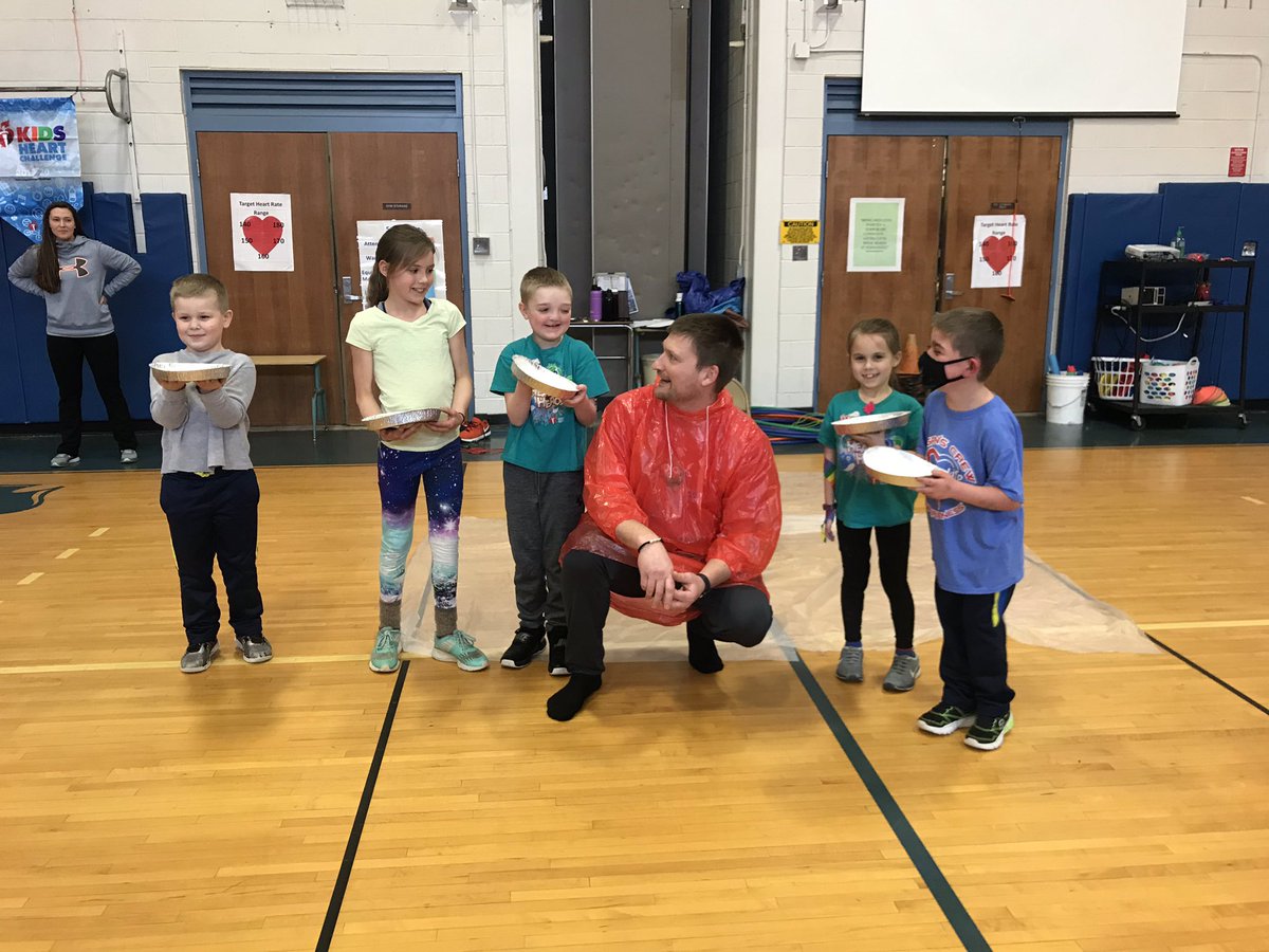 HeartladyCNY's tweet photo. 2 excited child survivors, 1 amazing extended family, an incredibly fun teacher friend and a wonderful community with HEART!! Over $4,000 and counting!! Thank you APW!! ❤️ @KidsHeartChall @HeartCNY @KnuthEric https://t.co/Y24JYXLqSn