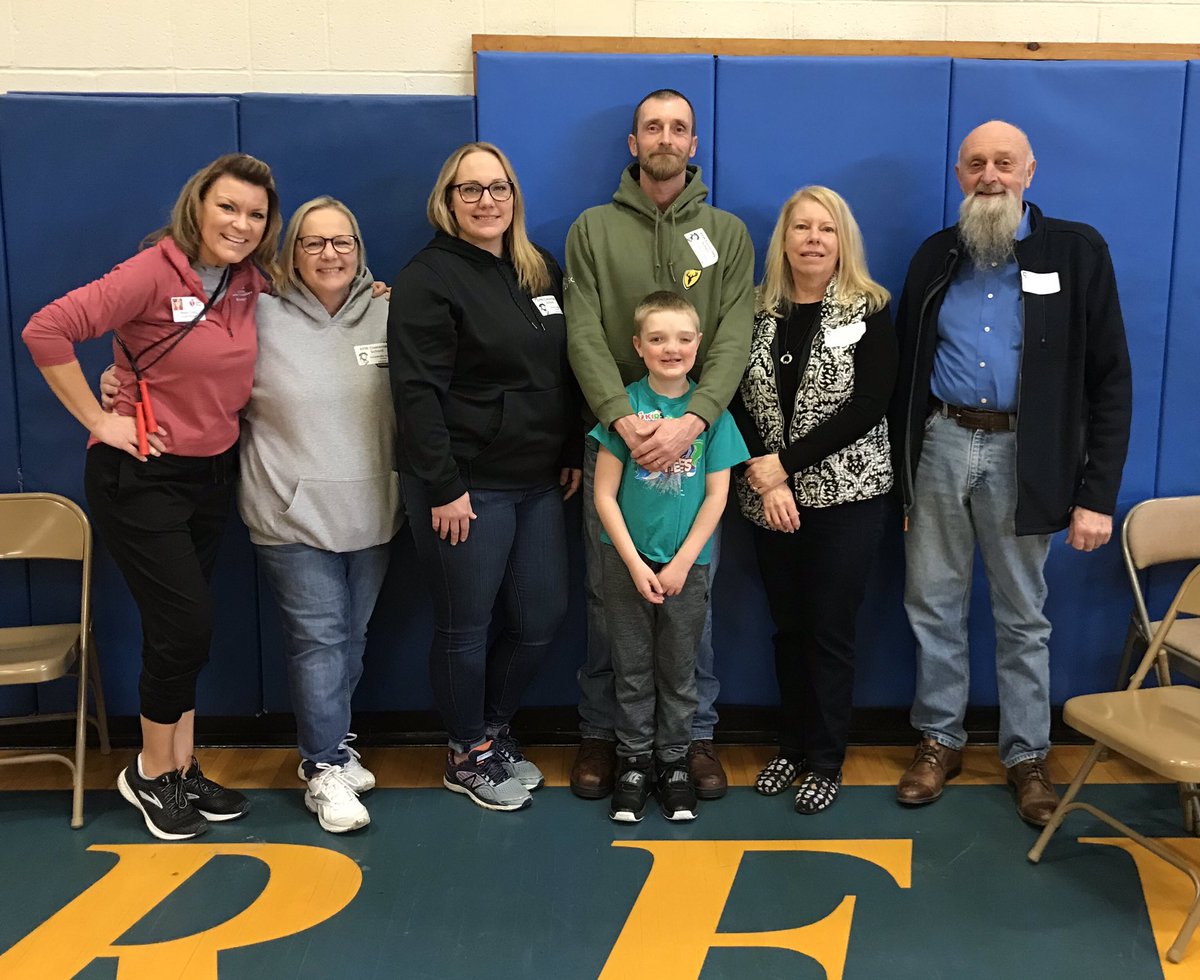 HeartladyCNY's tweet photo. 2 excited child survivors, 1 amazing extended family, an incredibly fun teacher friend and a wonderful community with HEART!! Over $4,000 and counting!! Thank you APW!! ❤️ @KidsHeartChall @HeartCNY @KnuthEric https://t.co/Y24JYXLqSn